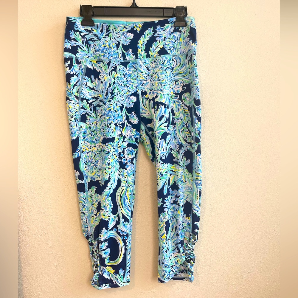 Lilly Pulitzer cropped leggings. Size Large, luxletic fabric